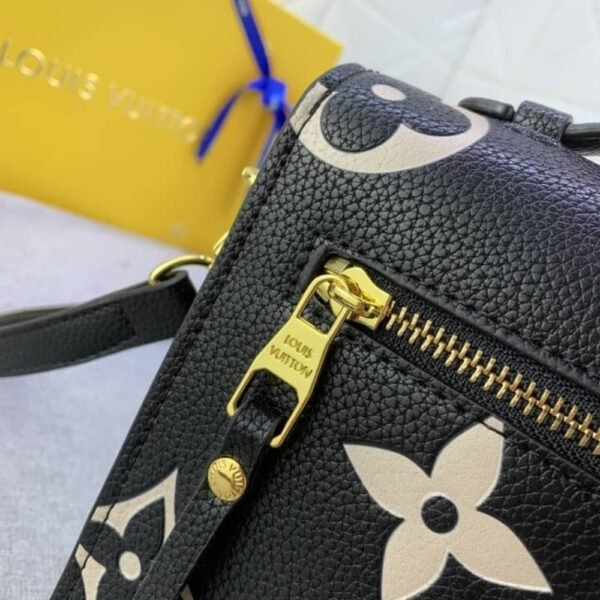 Louis Vuitton Pochette Métis Bag Black 9.8 Inches M45773