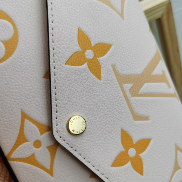 386-1 Louis Vuitton Pochette Félicie Monogram Empreinte Beige Gold 8.3 Inches M80498