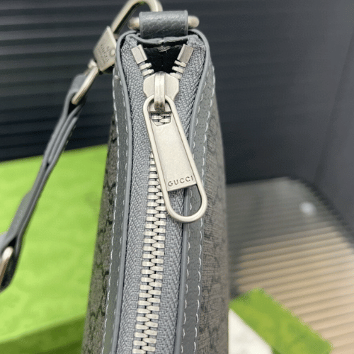 Gucci Gg Supreme Messenger Bag Black 11.8 Inches