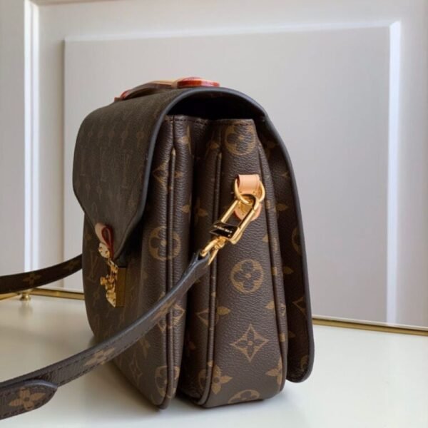 [Premium Quality] – Louis Vuitton Monogram Canvas Pochette Métis Brown 9.8 Inches M44875