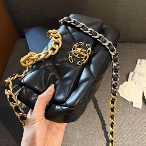 Chanel 19 Flap Bag Black 7.9 Inches AS1160-B04852-94305
