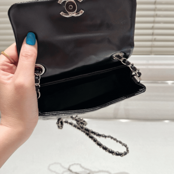 Chanel Vintage-Style Flap Bag Black 7.1 Inches