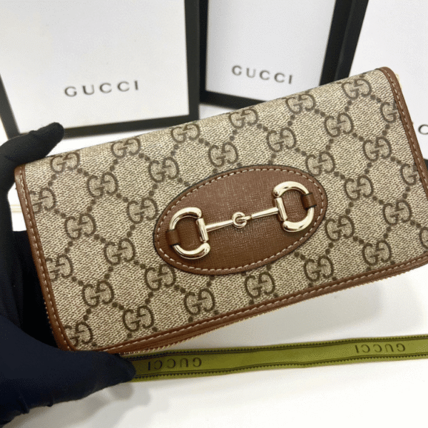 4-502 Gucci Horsebit 1955 Zip-Around Wallet Gg Supreme 7.5 Inches