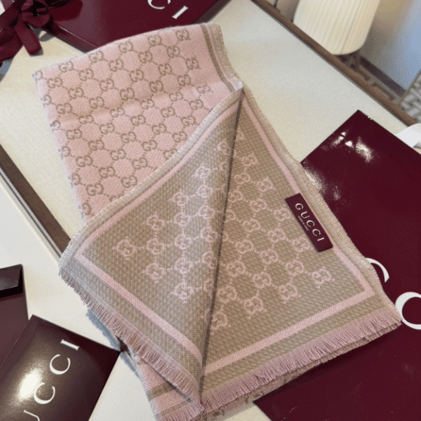 4-527.png Gucci Gg Monogram Wool Scarf Pink/Beige 70.8 Inches