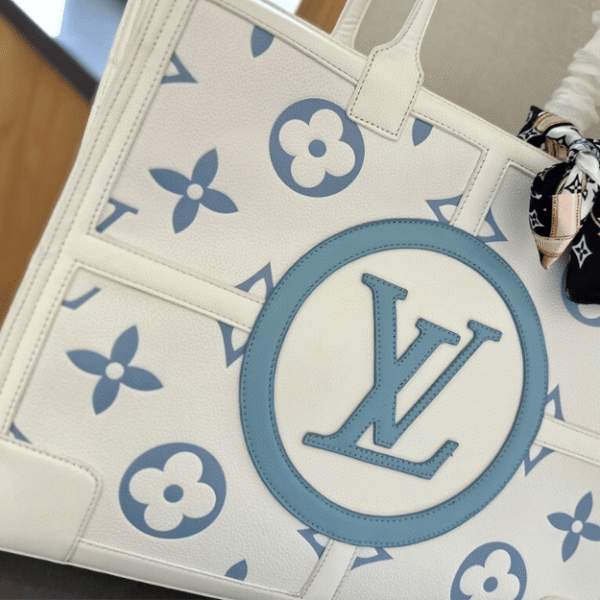 4-532.png Louis Vuitton Onthego Tote Bag White / Blue 15.7 Inches