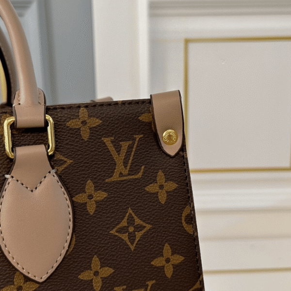 Louis Vuitton Onthego MM Monogram 12.6 Inches