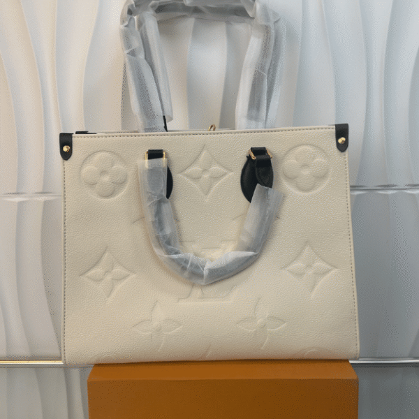 Louis Vuitton Onthego MM Monogram Cream Black 13.4 Inches