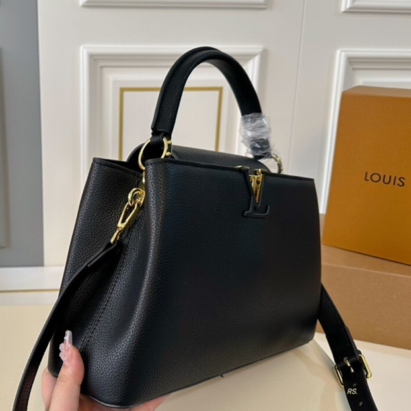 Louis Vuitton Capucines MM Black 12.4 Inches M24727