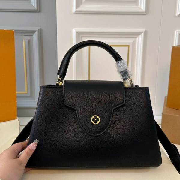 Louis Vuitton Capucines MM Black 12.4 Inches M24727