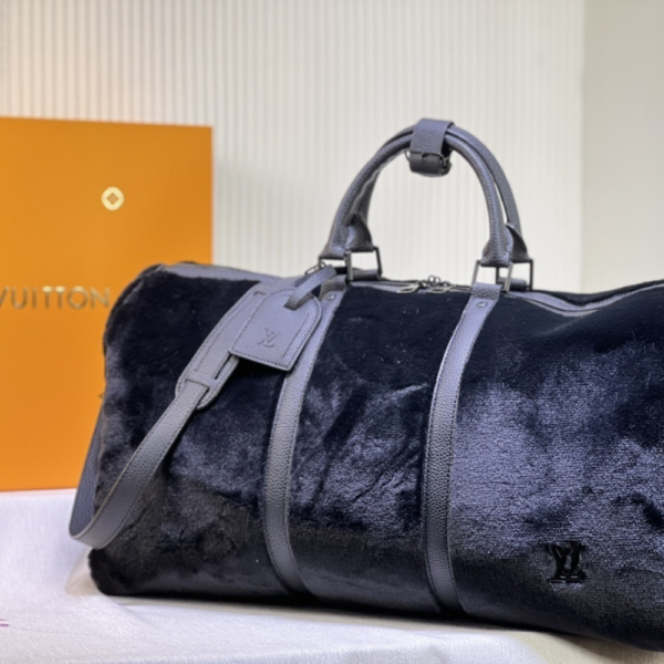 416 Louis Vuitton Puffy Shearling Keepall Bandoulière 50 Black 19.7 Inches M23108