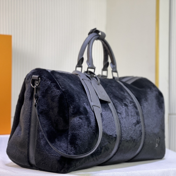 418 Louis Vuitton Puffy Shearling Keepall Bandoulière 50 Black 19.7 Inches M23108