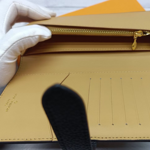 Louis Vuitton Vertical Wallet Taurillon Black 7.5 Inches M81499