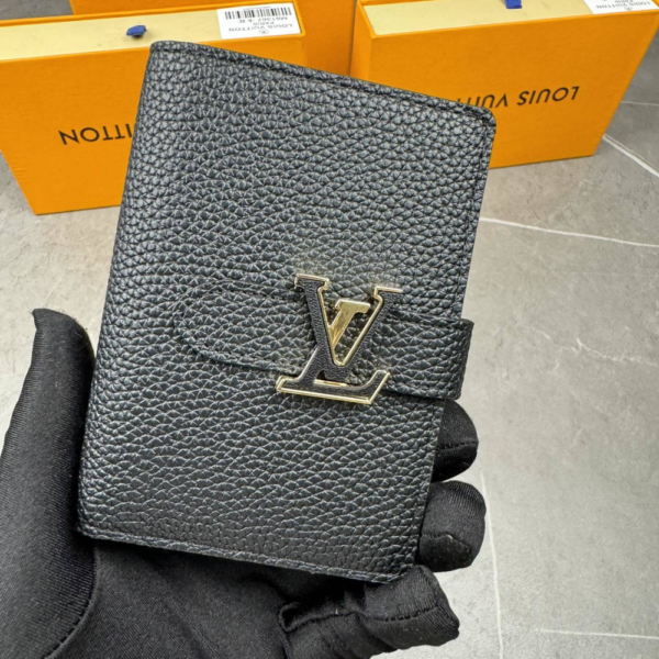 457-1 Louis Vuitton Vertical Compact Wallet Capucines Taurillon Black / Arizona Beige 3.5 Inches M82198