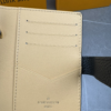 460-1 Louis Vuitton Vertical Compact Wallet Capucines Taurillon Black / Arizona Beige 3.5 Inches M82198