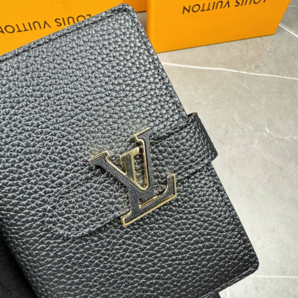 464-1 Louis Vuitton Vertical Compact Wallet Capucines Taurillon Black / Arizona Beige 3.5 Inches M82198