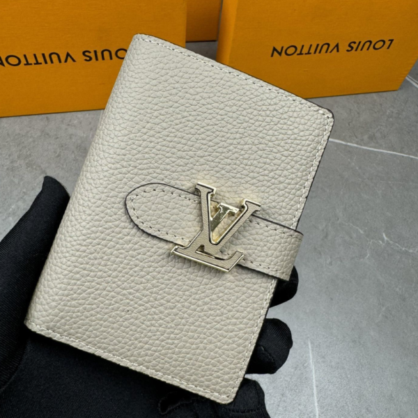 Louis Vuitton Vertical Compact Wallet Capucines Beige 3.5 Inches M82198