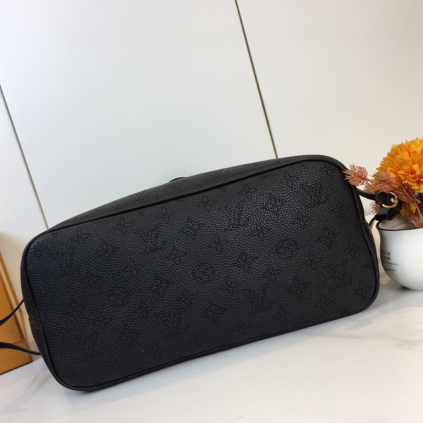 Louis Vuitton Neverfull Monogram Shearling Trim MM Black M56960 12.2 Inches