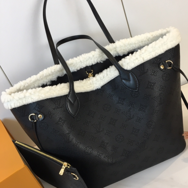 Louis Vuitton Neverfull Monogram Shearling Trim MM Black M56960 12.2 Inches