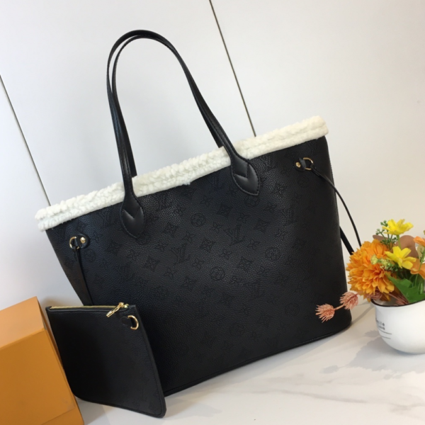 Louis Vuitton Neverfull Monogram Shearling Trim MM Black M56960 12.2 Inches