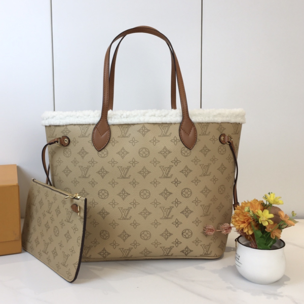Louis Vuitton Neverfull Monogram Shearling Trim MM 12.2 Inches M56960
