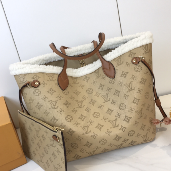 Louis Vuitton Neverfull Monogram Shearling Trim MM 12.2 Inches M56960