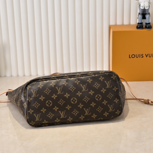 Louis Vuitton Neverfull Bandoulière Inside Out MM Blue 12.2 Inches M12779