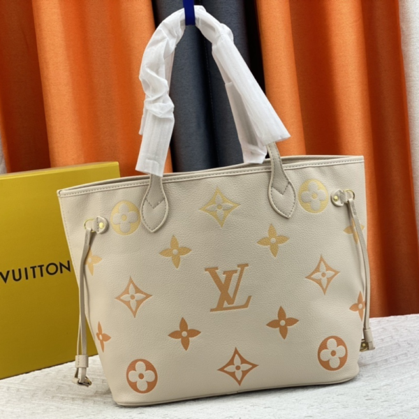 Louis Vuitton Neverfull Monogram MM Gradient Beige 12.2 Inches M46516