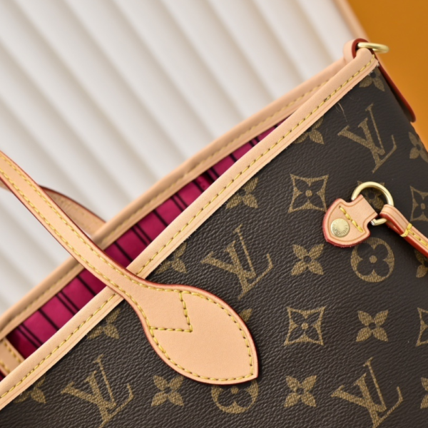 Louis Vuitton Neverfull Bandoulière Inside Out MM Pink 12.2 Inches M12779