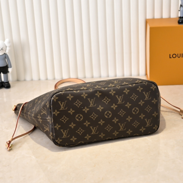 Louis Vuitton Neverfull Bandoulière Inside Out MM Pink 12.2 Inches M12779