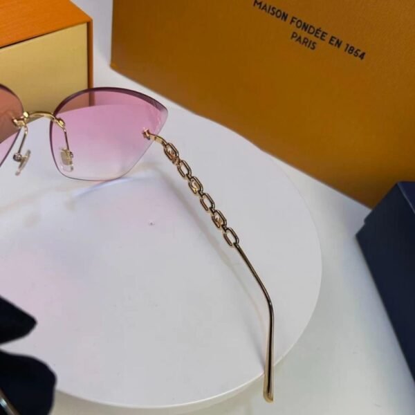 5-22-1.jpg Louis Vuitton LV Jewel Round Cat Eye Sunglasses Pink Gold Z2682U