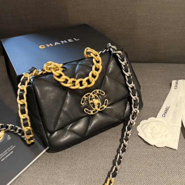 Chanel 19 Flap Bag Black 7.9 Inches AS1160-B04852-94305