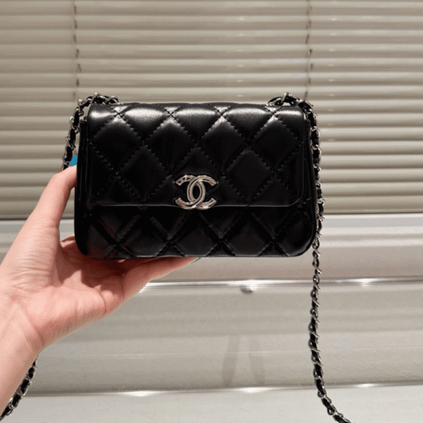Chanel Vintage-Style Flap Bag Black 7.1 Inches