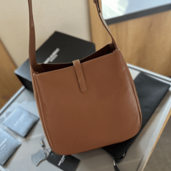 Saint Laurent Le 5 À 7 Supple Hobo Bag Tan 9.8 Inches 753837Aaauq2536