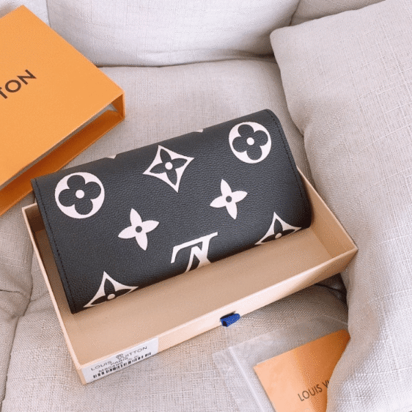 Louis Vuitton Sarah Wallet Black/Beigemonogram 7.5 Inches