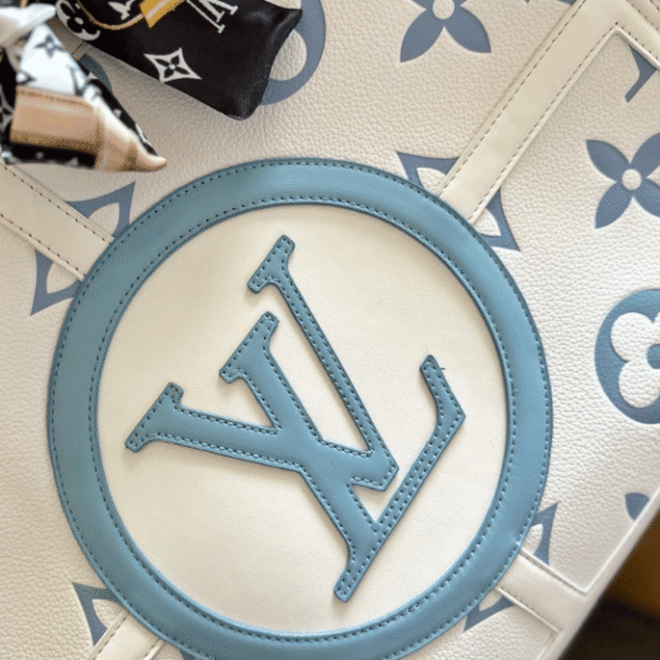 5-511.png Louis Vuitton Onthego Tote Bag White / Blue 15.7 Inches