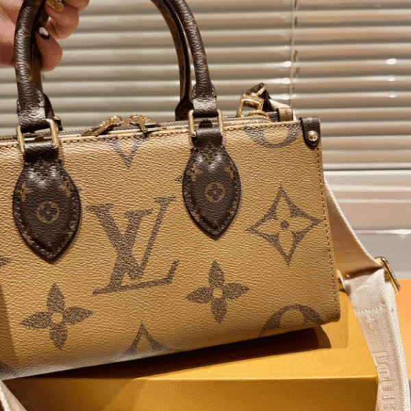 Louis Vuitton Onthego MM Monogram Tote 9.8 Inches