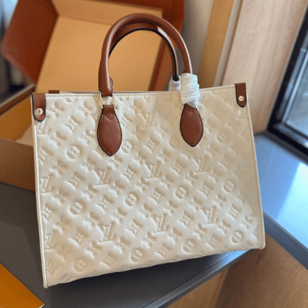 Louis Vuitton Onthego MM Cream Monogram 13.8 Inches