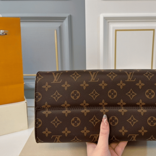 Louis Vuitton Onthego MM Monogram 12.6 Inches