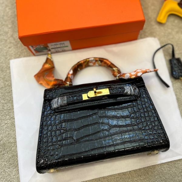 6-191 Hermès Kelly Mini Bag Black Crocodile 7.9 Inches