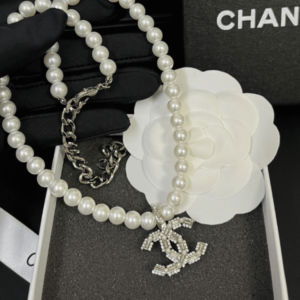 Chanel Pearl Choker Necklace With Rhinestone Cc Pendant Silver-Tone