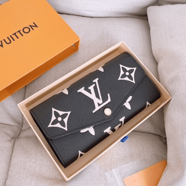 Louis Vuitton Sarah Wallet Black/Beigemonogram 7.5 Inches