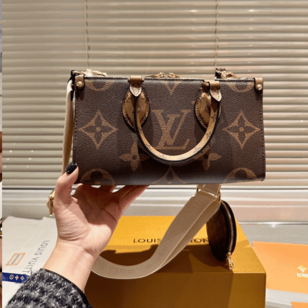 Louis Vuitton Onthego MM Monogram Tote 9.8 Inches