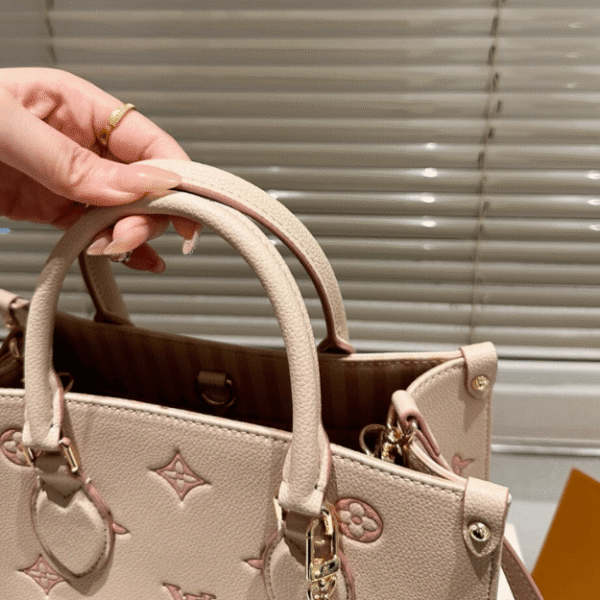 Louis Vuitton Onthego Small Strawberry Cream Monogram 9.8 Inches M14403