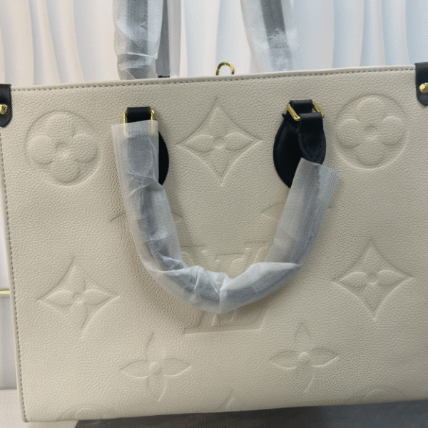 Louis Vuitton Onthego MM Monogram Cream Black 13.4 Inches