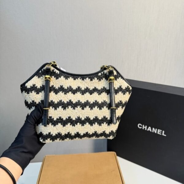 6-5 Chanel Clutch And Gold Plated Metal In Black 9.8 Inches AS5038 B17663 94305