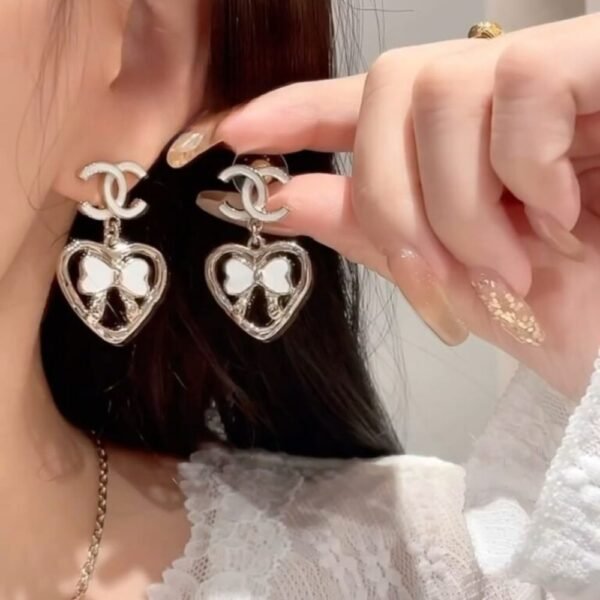 6-83-1.jpg Chanel Metal Enamel Cc Heart Drop Earrings Gold ABF305 B19851 NAFGV