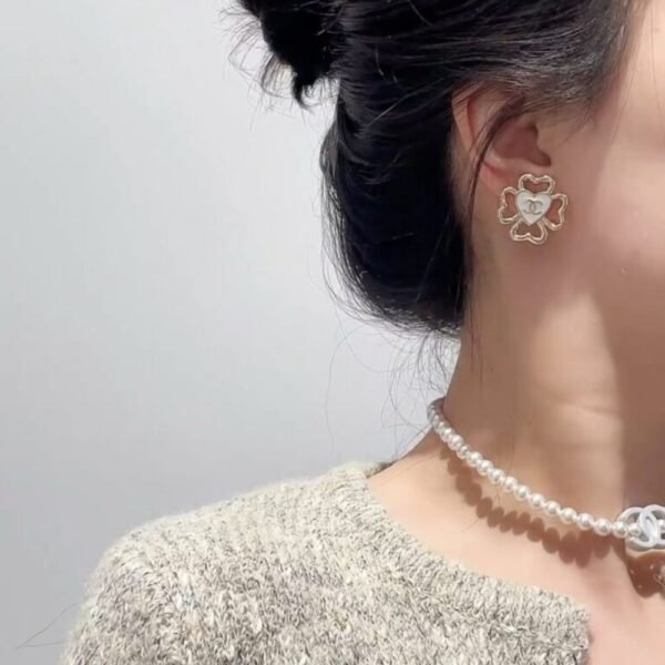 Chanel Stud Earrings In Gold Metal ABF311 B19851 NAFGV
