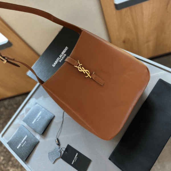 Saint Laurent Le 5 À 7 Supple Hobo Bag Tan 9.8 Inches 753837Aaauq2536