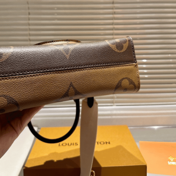 Louis Vuitton Onthego MM Monogram Tote 9.8 Inches