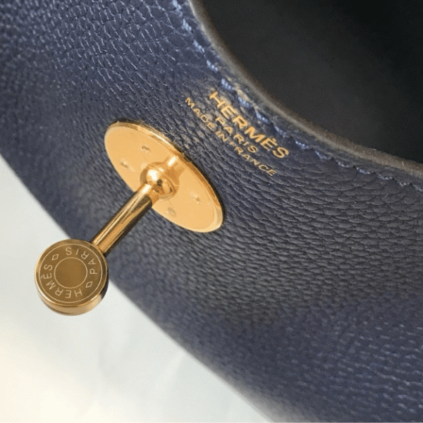 7-54 Hermès Lindy 26 Bag Navy Blue 10.2 Inches